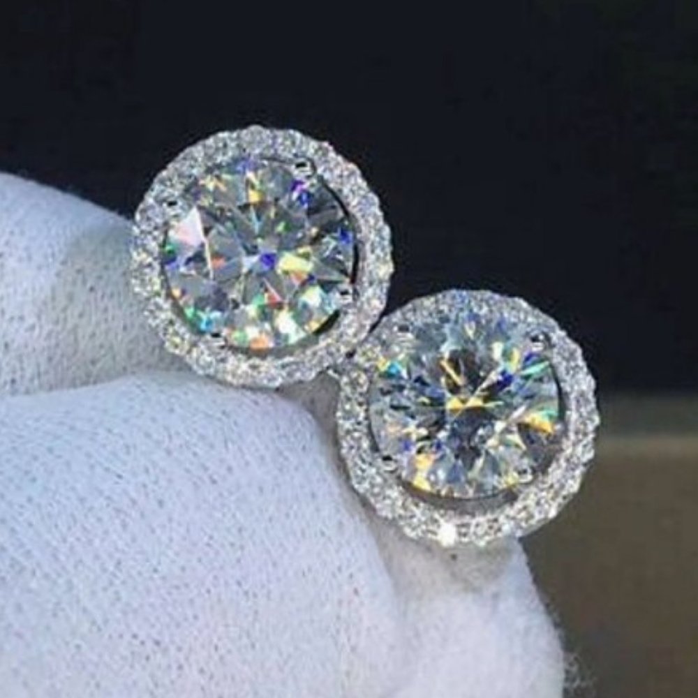 *NEW Brilliant Cut 18K Diamond Halo Stud Earrings